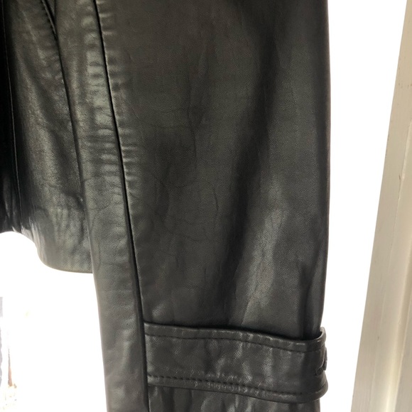 Beautiful Liz Claiborne Womens black leather jacket size 12 - Picture 3 of 4